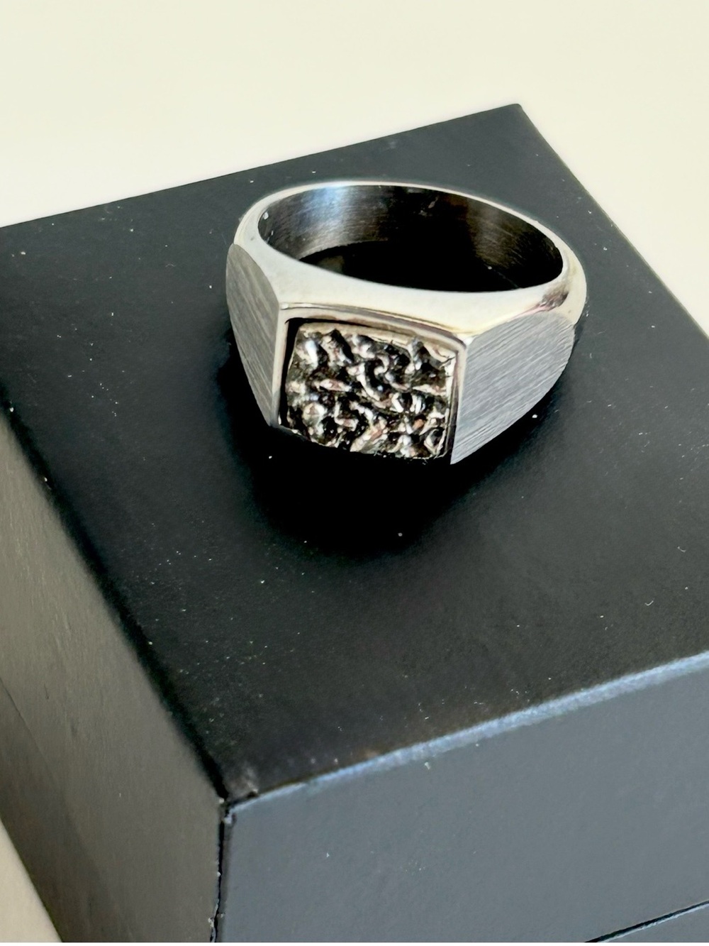 Sarah Coventry Vintage ERIC
Ring Stainless Steel and Sterling Silver Ring. S. 11